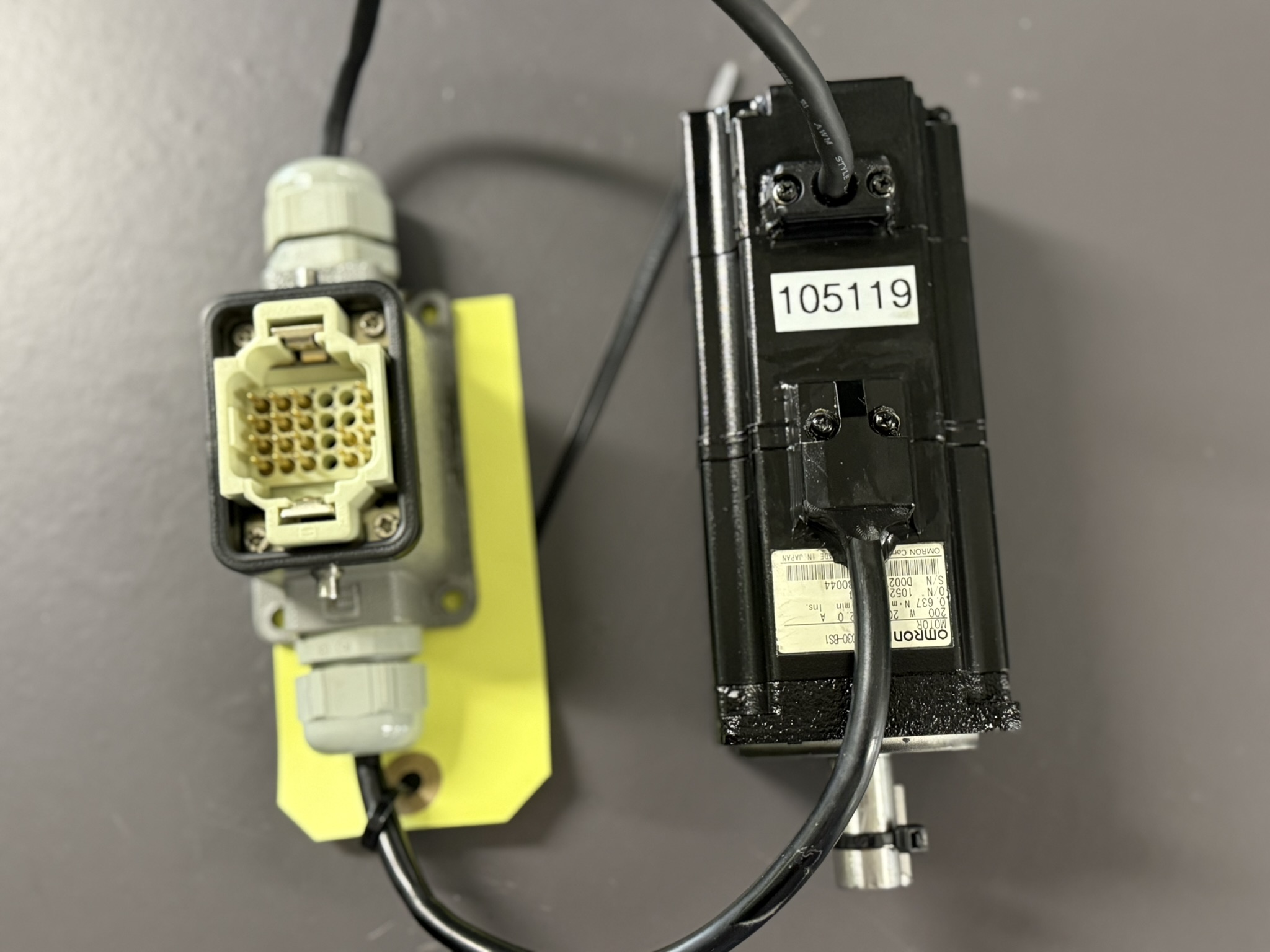 Omron R7M-A20030-BS1 Servo Motor Ansicht von oben