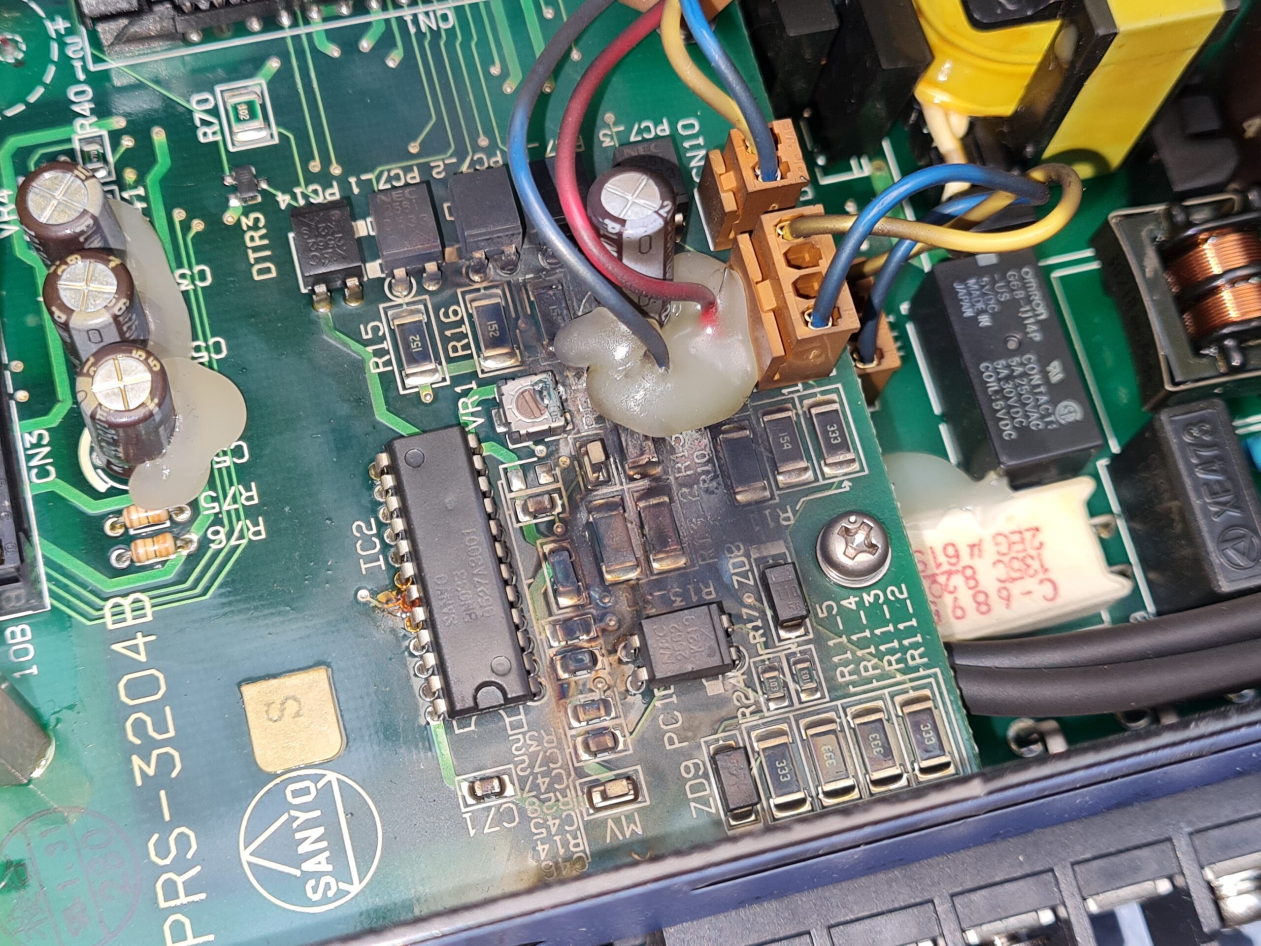 Sanyo Denki BL Super PE0A030MXXXC00 Servo Amplifier Brandschaden vor Reparatur