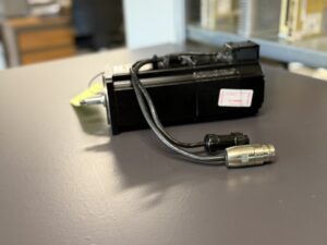 Yaskawa AC Servo Motor SGMGH-05K5A-SE19 Bild seitlich