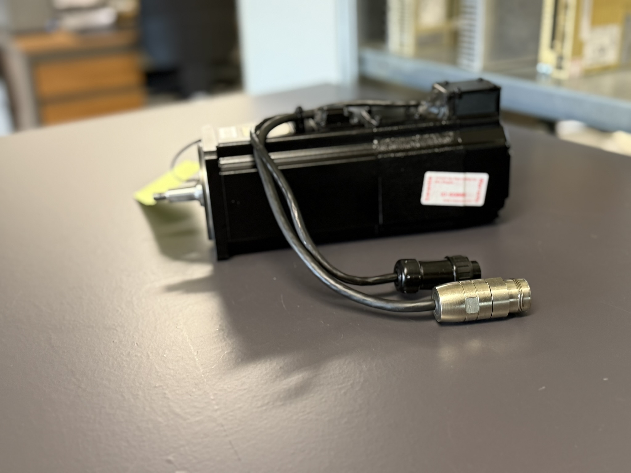 Yaskawa AC Servo Motor SGMGH-05K5A-SE19 Bild seitlich