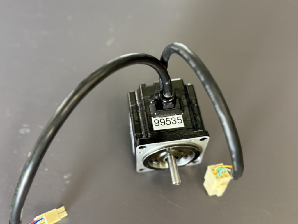 Servomotore AC Yaskawa SGMP-01U312S (SGMP01U312S) - Nuovo, Spedizione Rapida Dal Giappone! - Foto 2