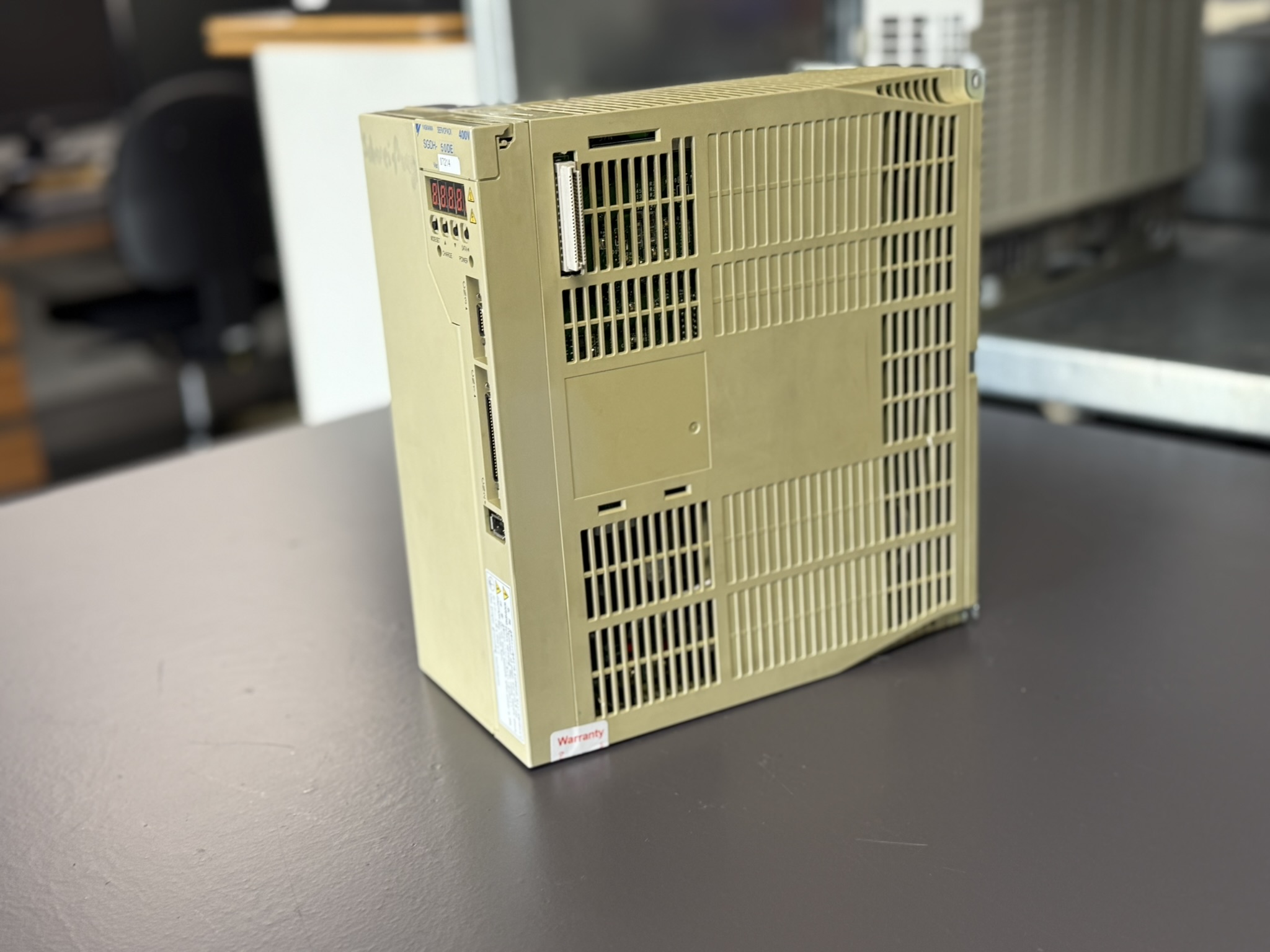 Yaskawa SGDH-50DE AC Servo Drive Seitenansicht