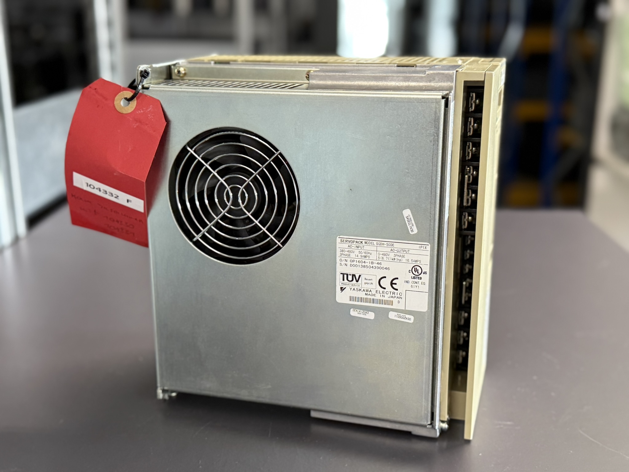 Yaskawa SGDH-50DE AC Servo Drive seitansicht 1