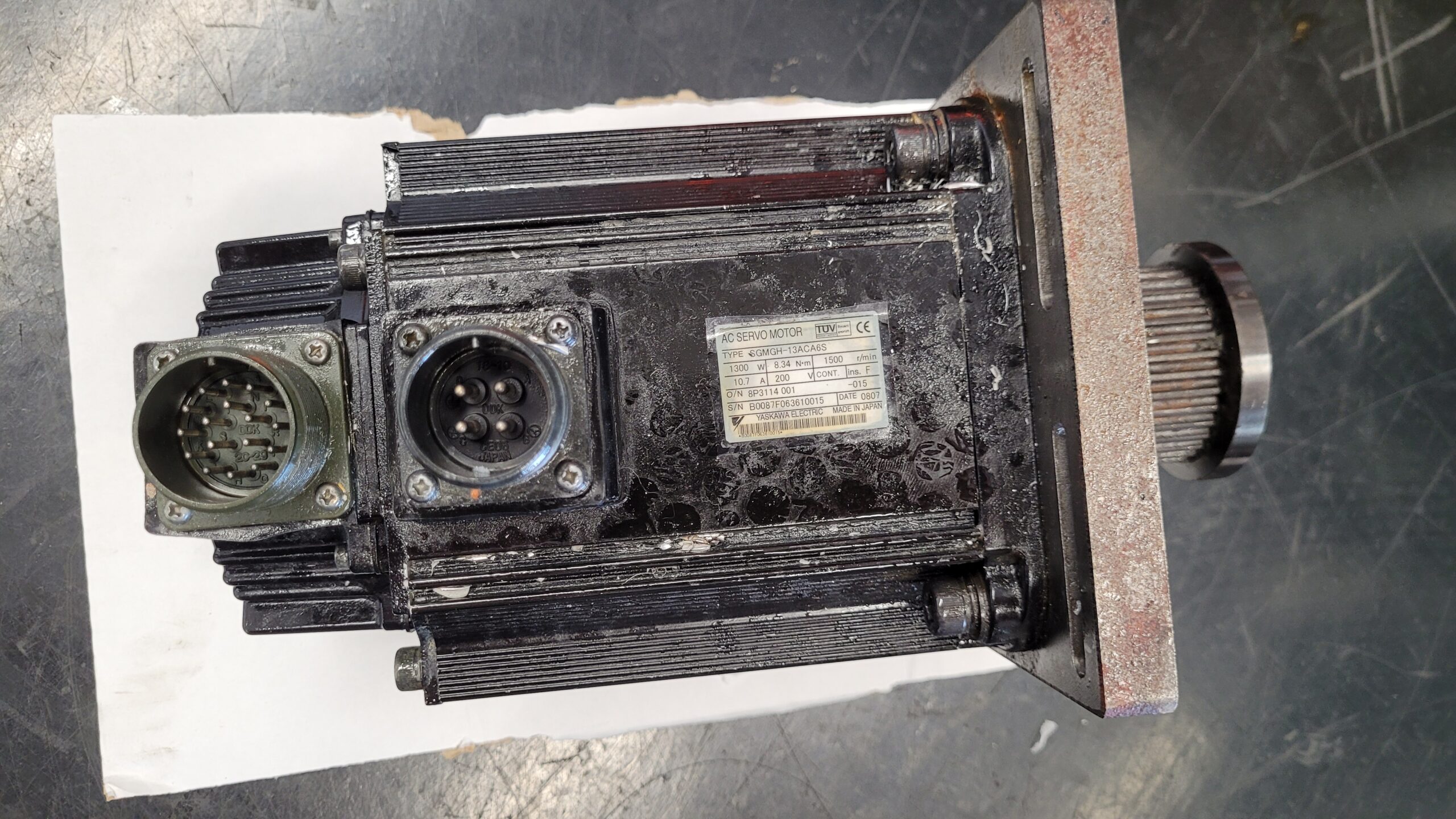Yaskawa SGMGH-13ACA6S AC Servo Motor vor der Reparatur