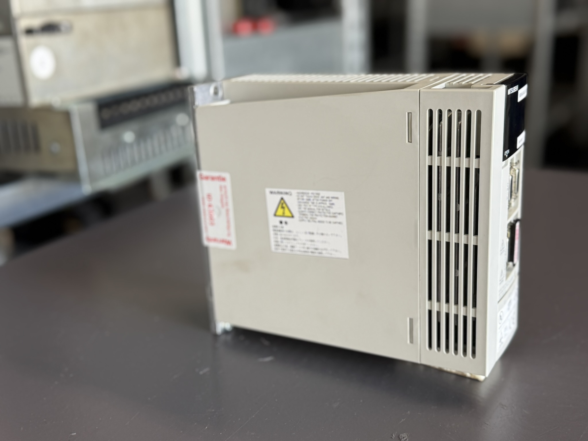 Mitsubishi MDS-B-SVJ2-07 Servo Drive unit Ansicht 2