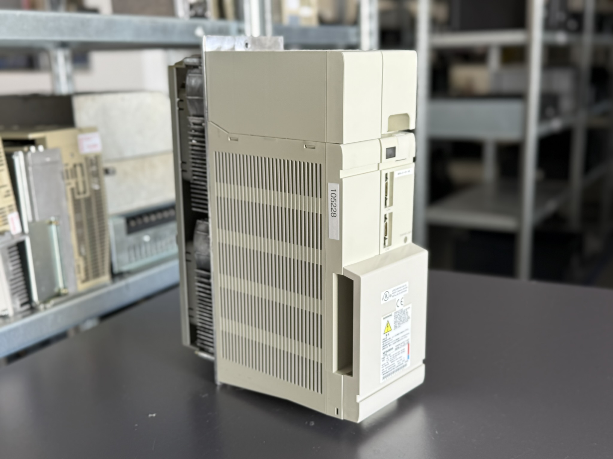 Mitsubishi MDS-C1-CV-185 Power Supply Unit Hauptbild