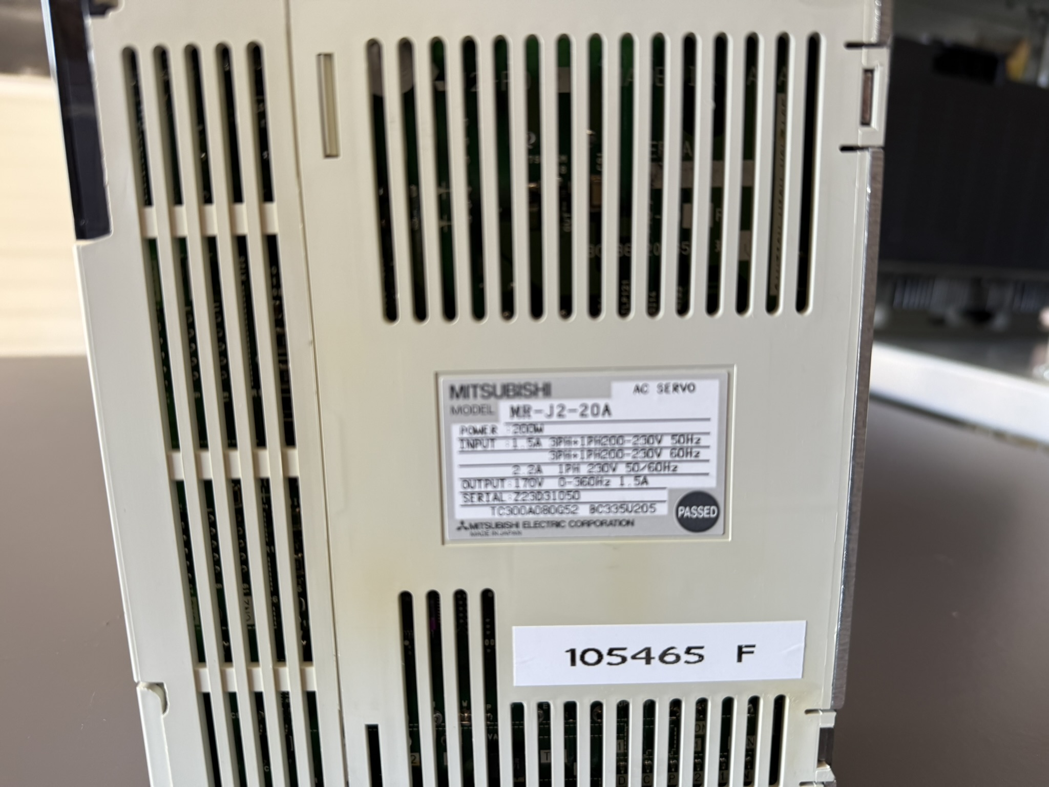 Mitsubishi MR-J2-20A AC Servo Drive Typenschild