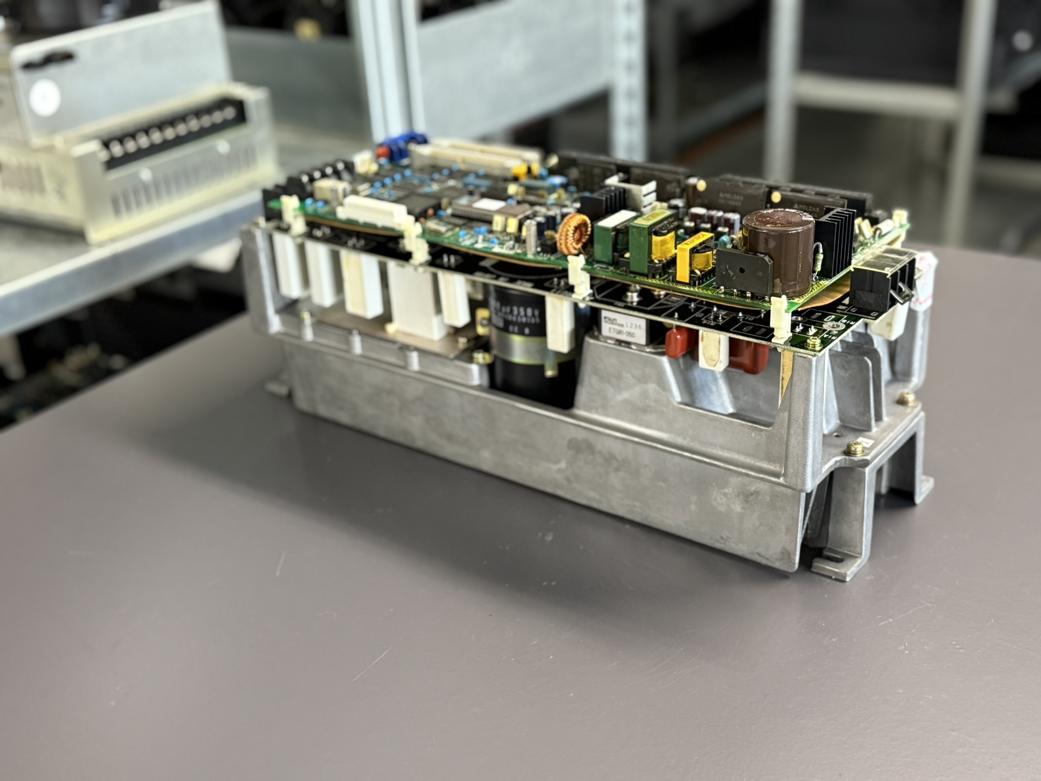 Mitsubishi MR-S11-80-E01 Servo Drive unit Hauptansicht