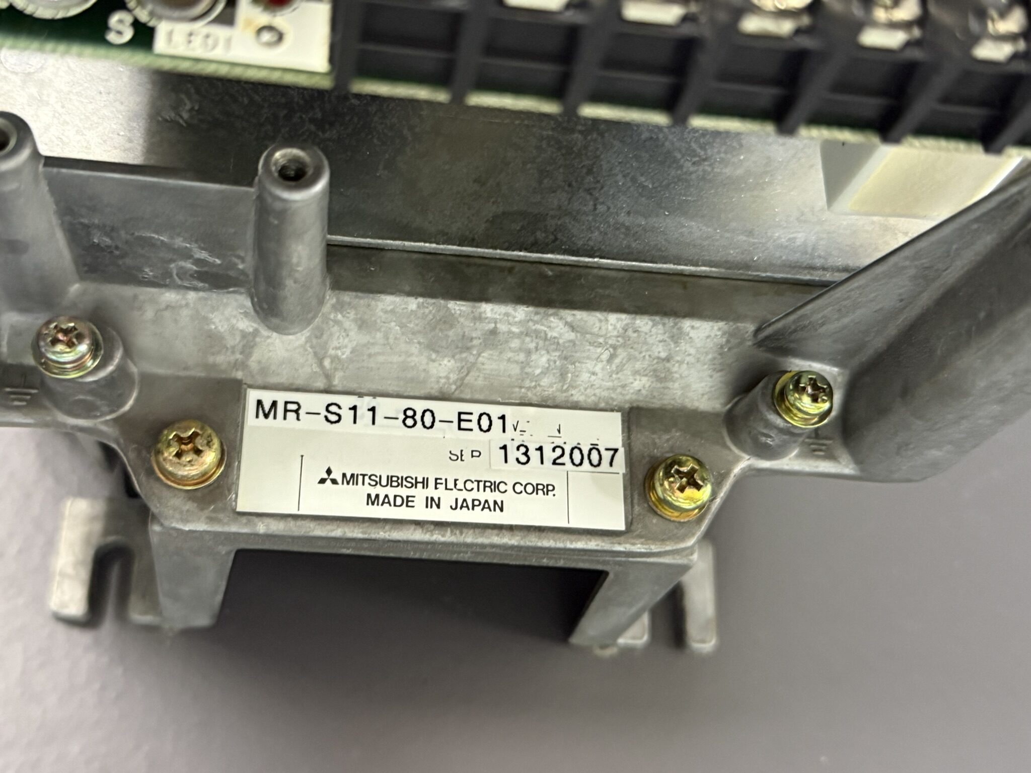 Mitsubishi MR-S11-80-E01 Servo Drive unit Typenschild