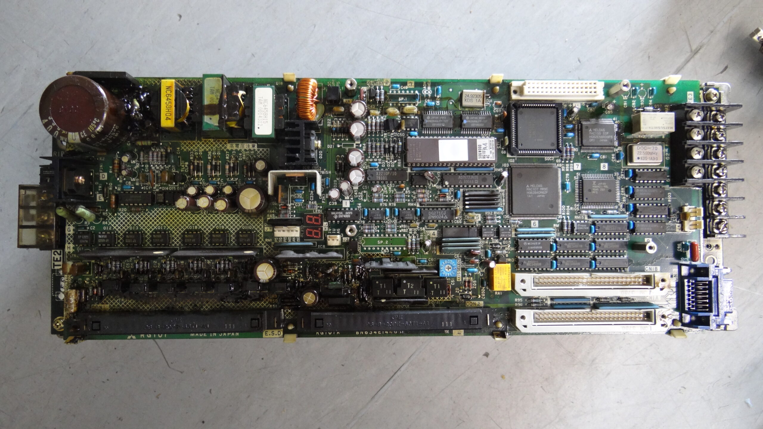 Mitsubishi MR-S11-80-E01 Servo Drive unit vor der Reparatur