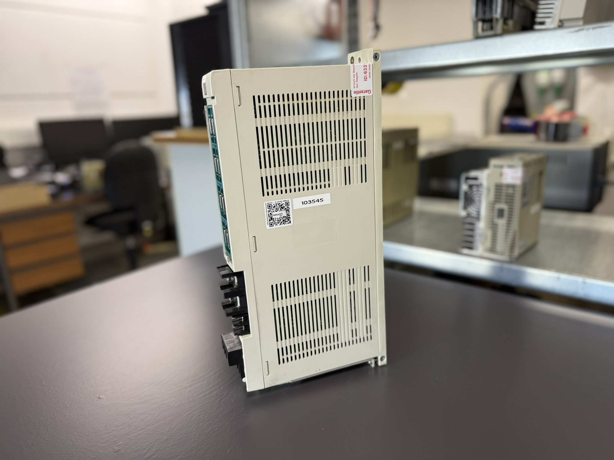Mitsubishi Servo Drive Unit MDS-C1-V2-1010 Seite 2