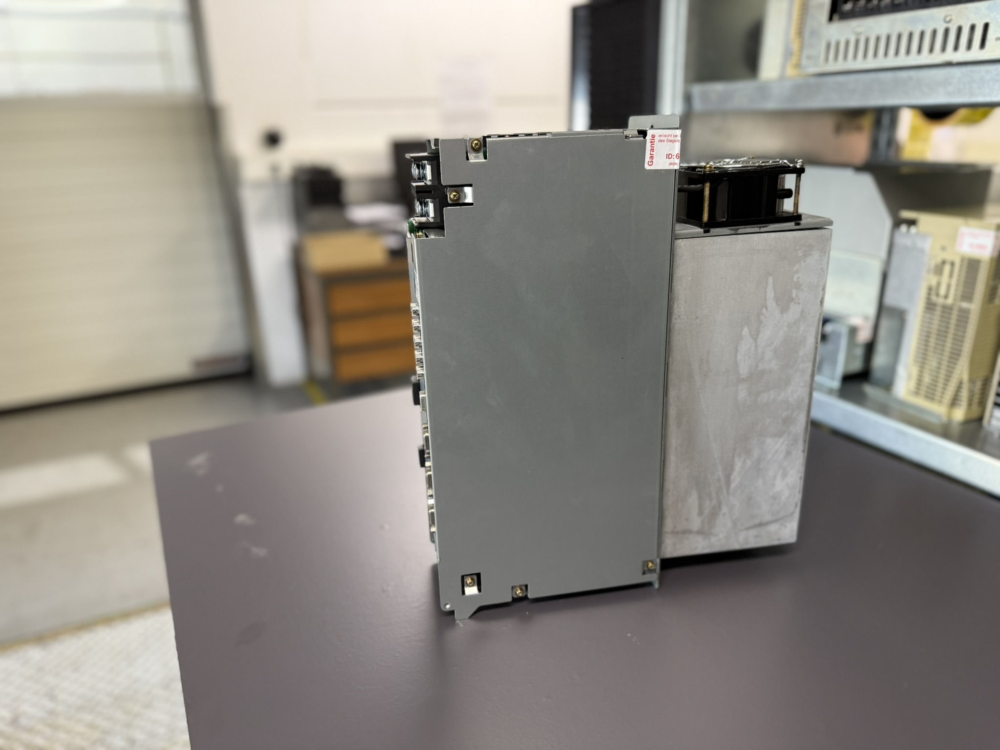 Okuma MIV08-3-V5 1006-2257 Spindle Drive Unit Seitanansicht