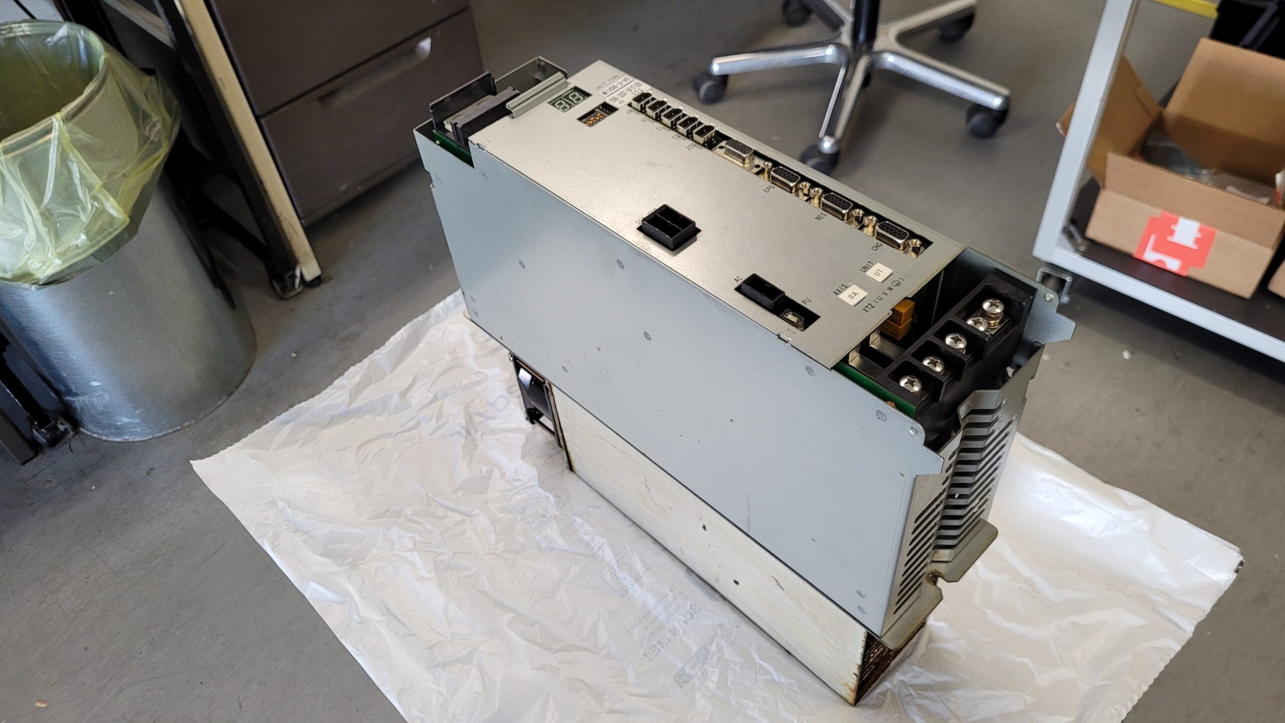Okuma MIV08-3-V5 1006-2257 Spindle Drive Unit vor der Reparatur