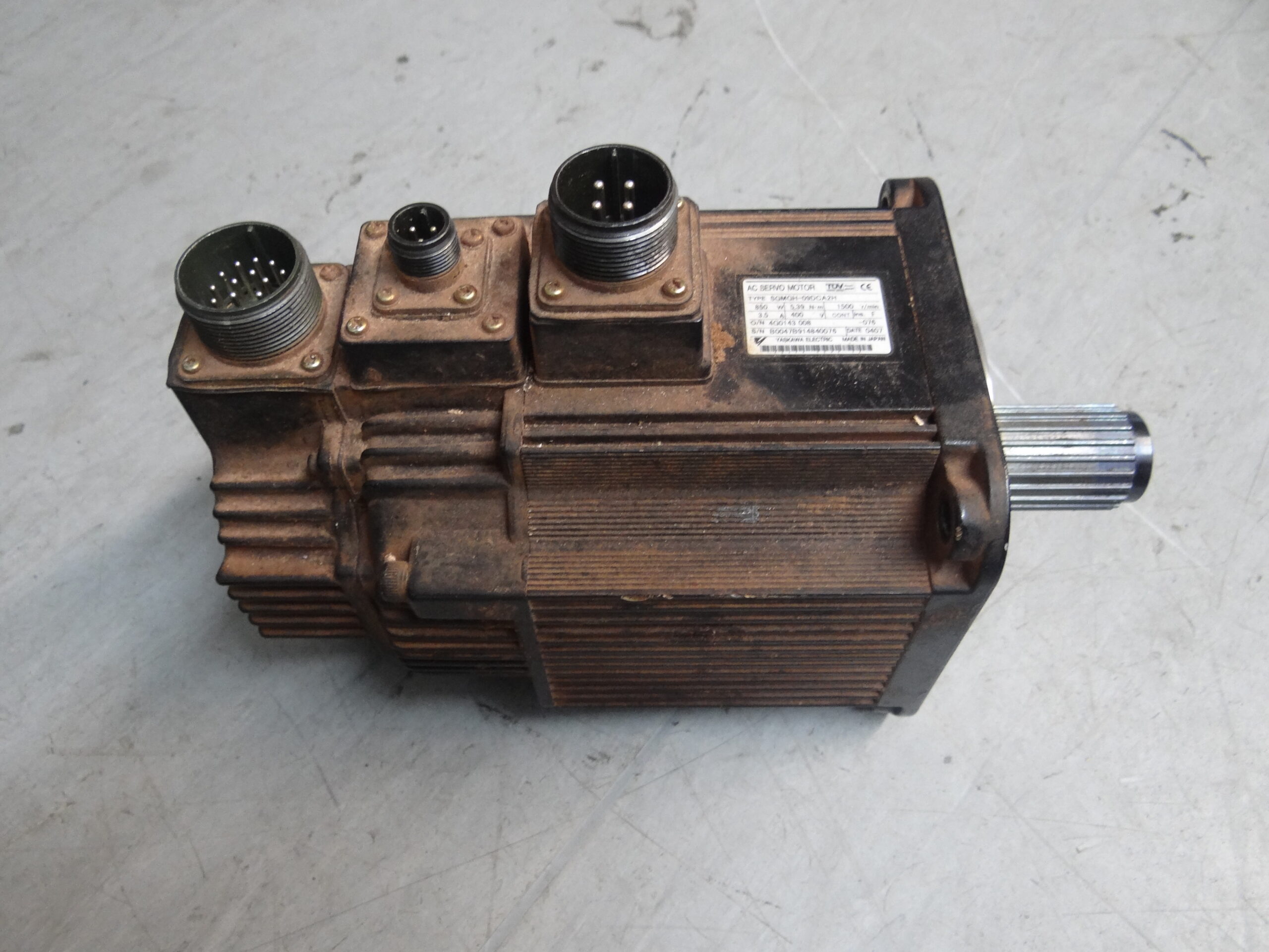 Yaskawa SGMGH-09DCA2H AC Servo Motor vor der Reparatur