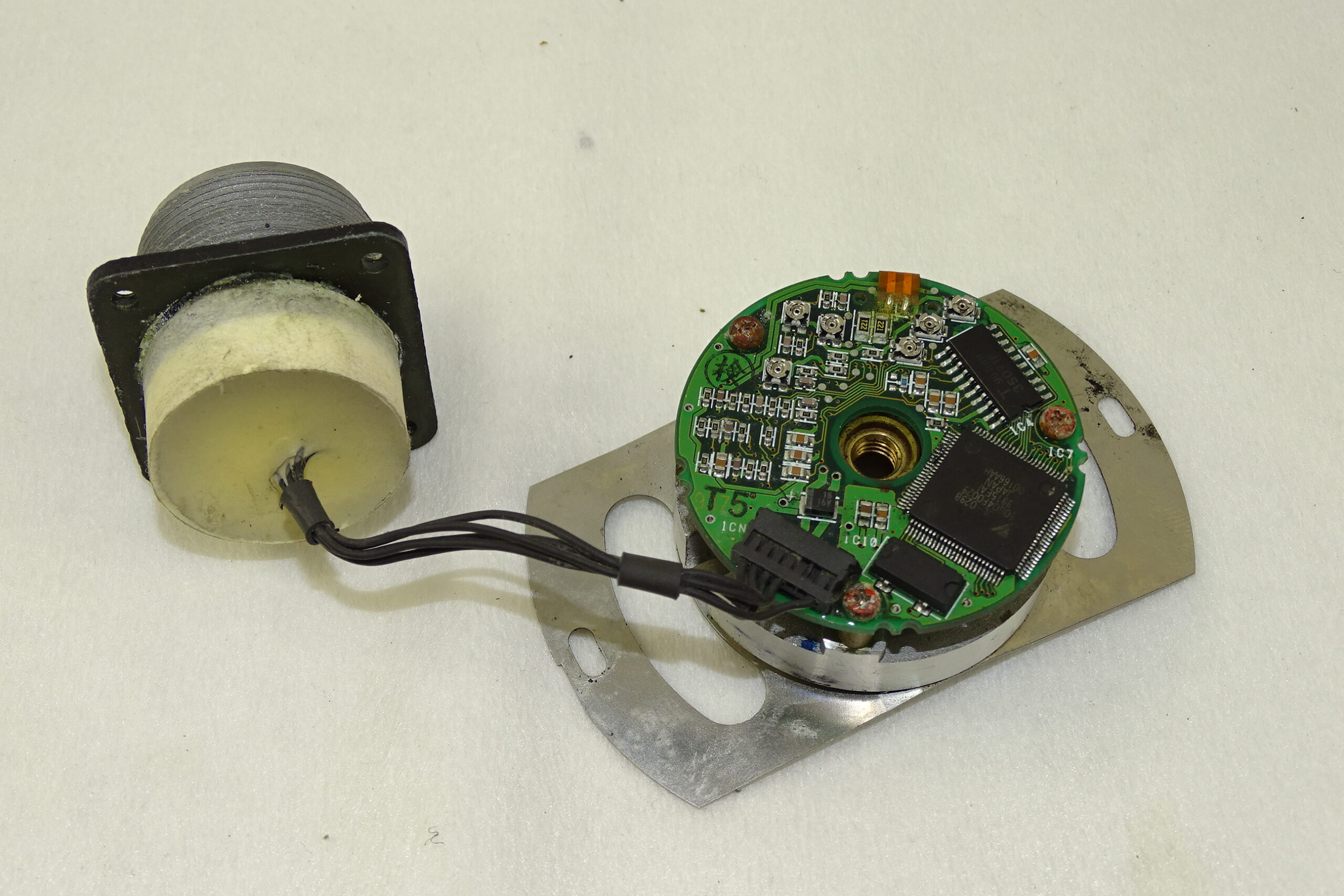 Yaskawa SGMSH-20DCA6F-OY AC Servo Motor defekter Encoder UTSIH-B17CK
