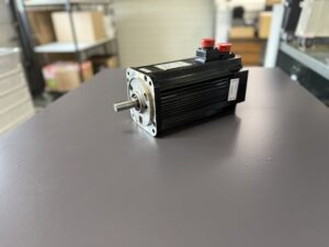 Yaskawa USAGED-09A22T Servo Motor mit Encoder UTOPH-81AVF Seitlich