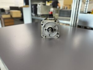Yaskawa USAGED-09A22T Servo Motor mit Encoder UTOPH-81AVF_20 Front