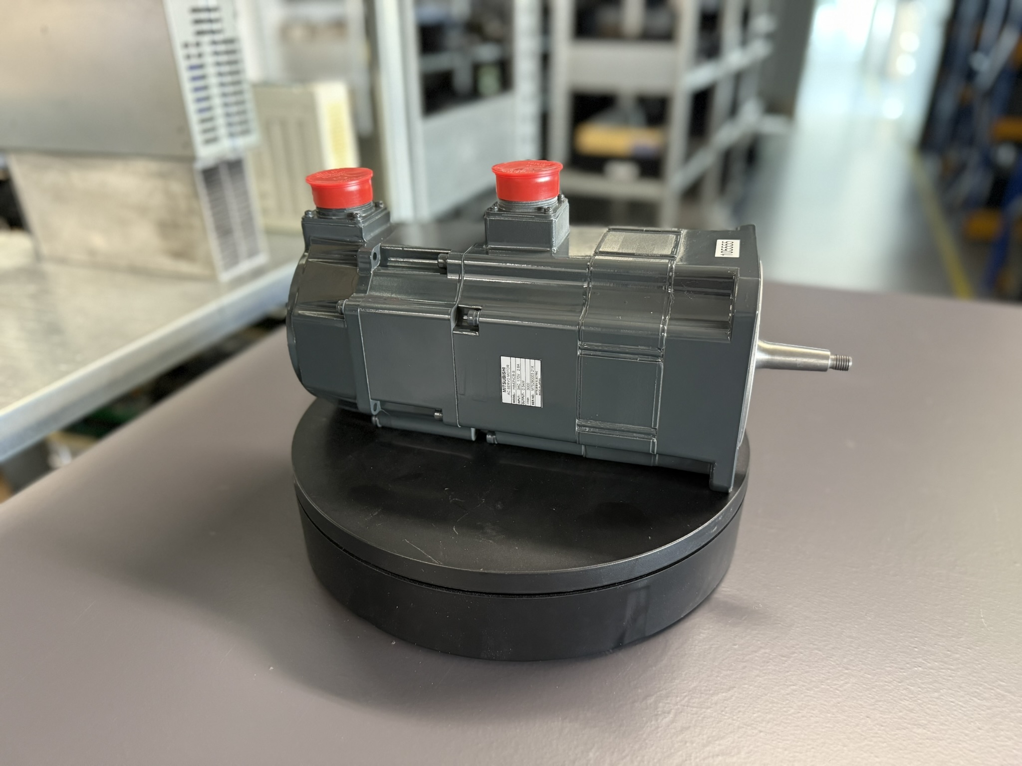 Mitsubishi HA43NCB-S AC Servo Motor seitlich