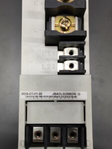 Mitsubishi MDS-C1-V1-20 Servo Drive Unit  Typenschild 1