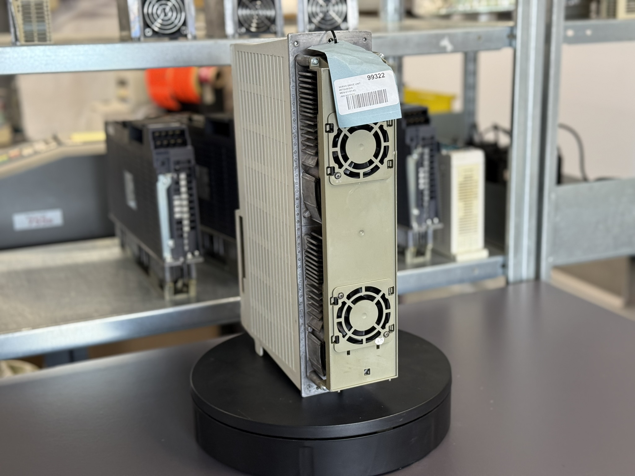 Mitsubishi MDS-C1-V1-45 Servo Drive Unit hinten