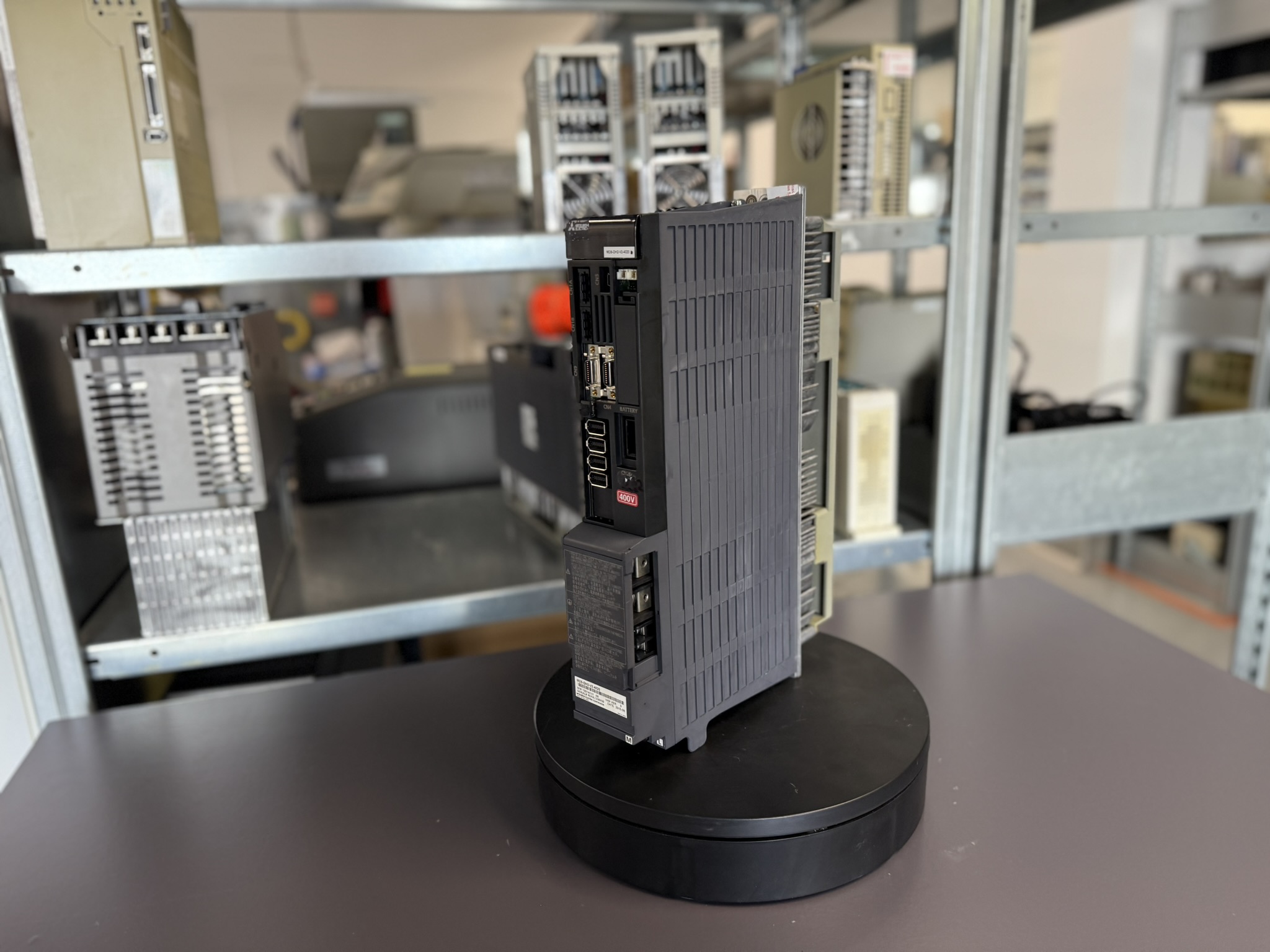 Mitsubishi MDS-DH2-V2-4020 Servo Drive Unit Seite 1