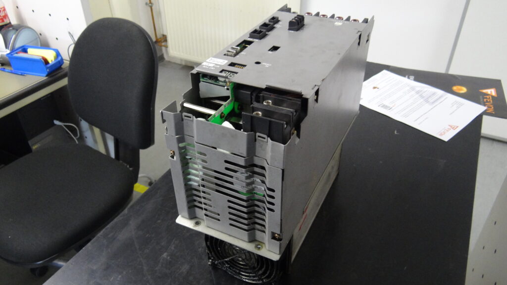 Okuma Power Supply MPS30 or 1006-2202 vor der Reparatur
