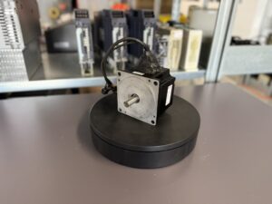 Yaskawa AC Servo Motor SGMPH-08AAA-SE81 Seite 1