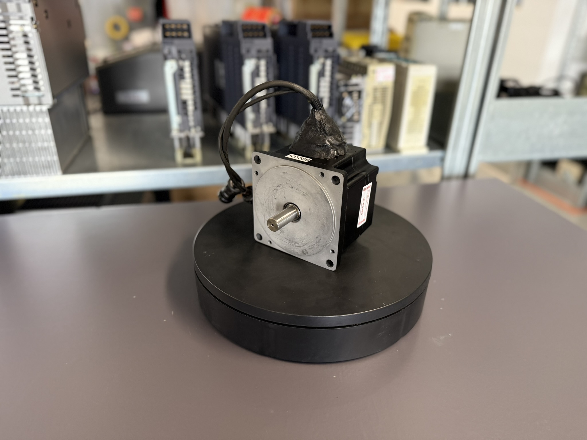 Yaskawa AC Servo Motor SGMPH-08AAA-SE81 Seite 1