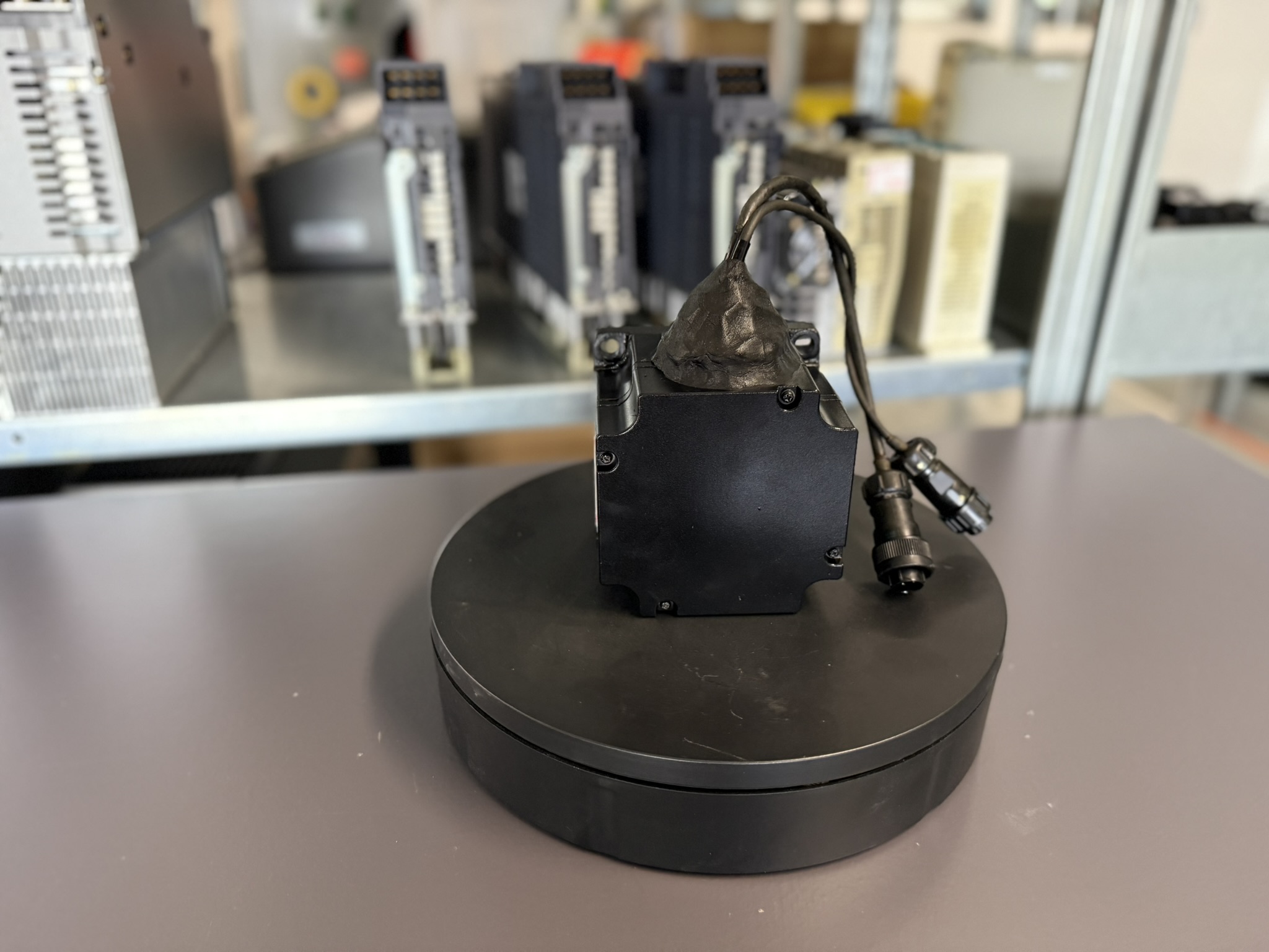 Yaskawa AC Servo Motor SGMPH-08AAA-SE81 hinten