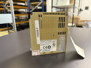 Yaskawa SGDS-02A12AY27 Servopack  Ansicht seitlich 2