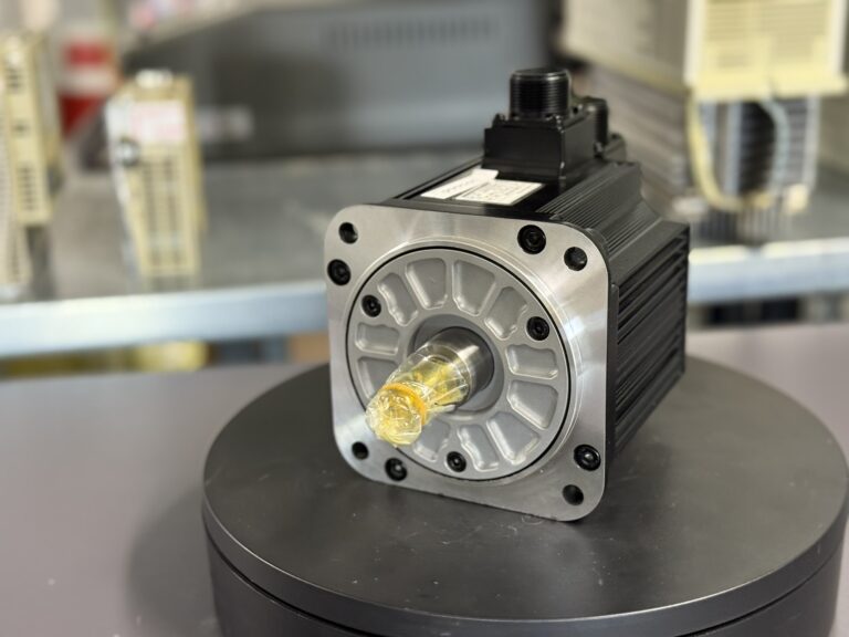 Yaskawa SGMG-09A2AB HAAS Type 93-0346 AC Servo Motor Hauptbild