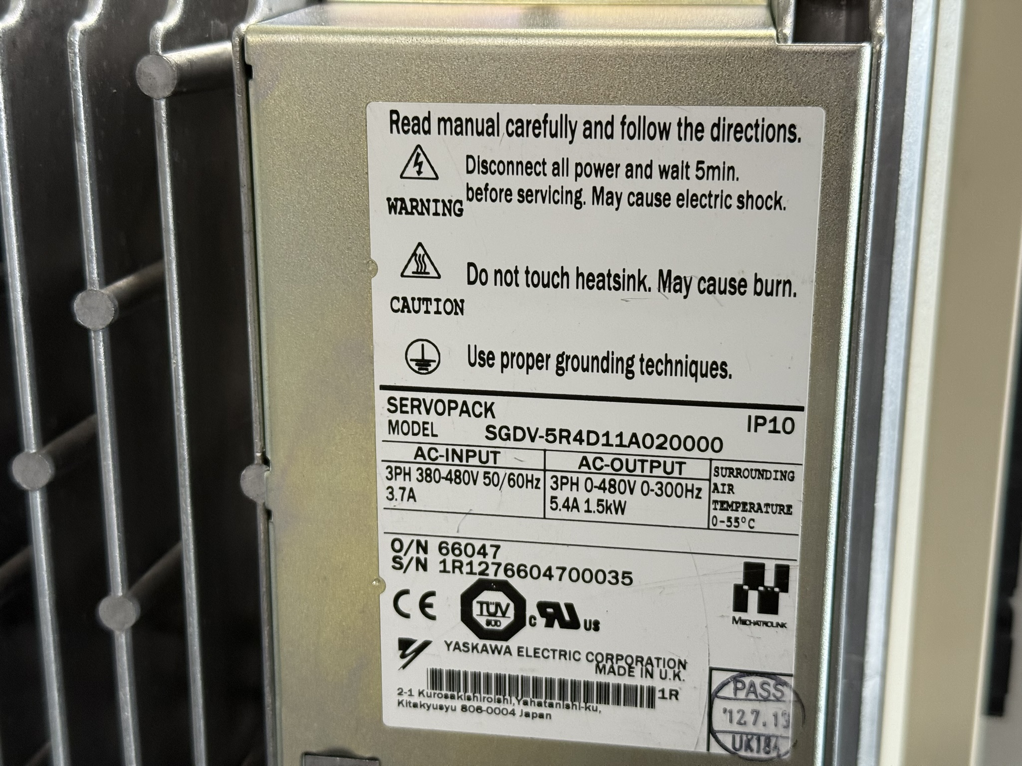 Yaskawa Servopack SGDV-5R4D11A020000 Typenschild