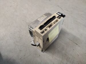 Yaskawa Servopack SGDV-5R4D11A020000  Vord der Reparatur