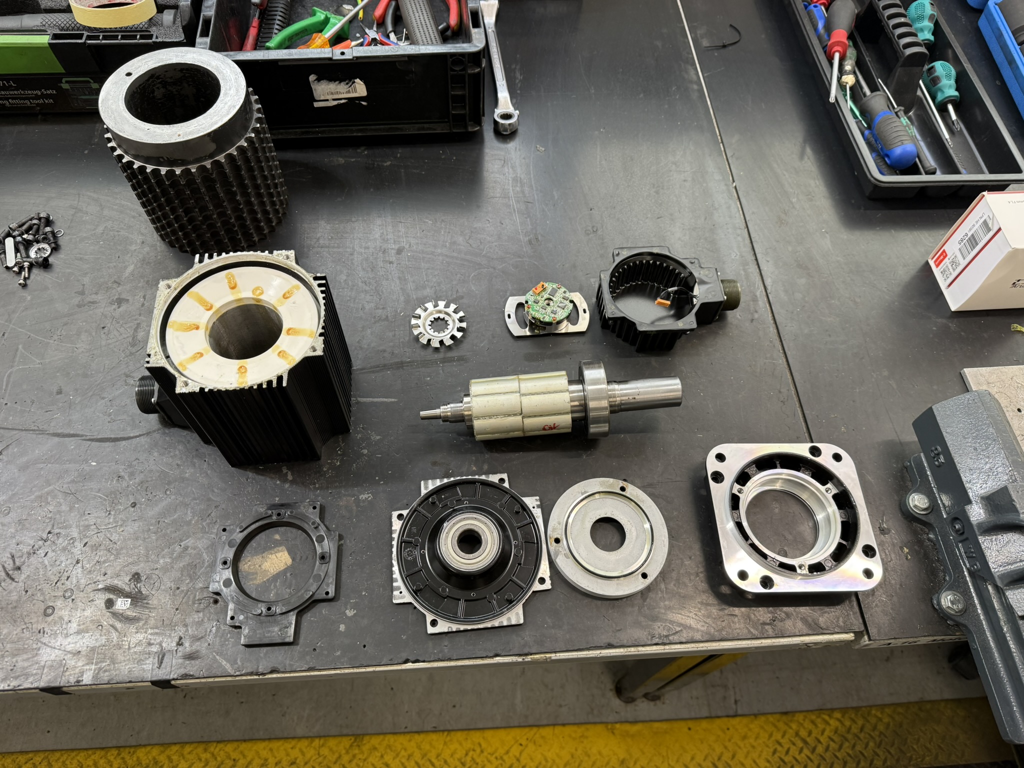 Detail view of a component of the Yaskawa servo motor