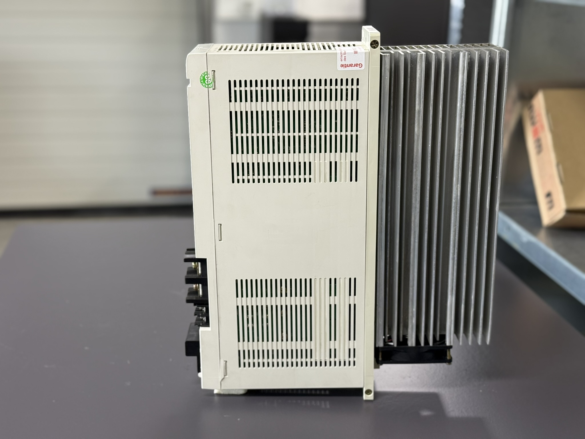 Mitsubishi MDS-B-V2-3510 Servo Drive Unit Seite 3