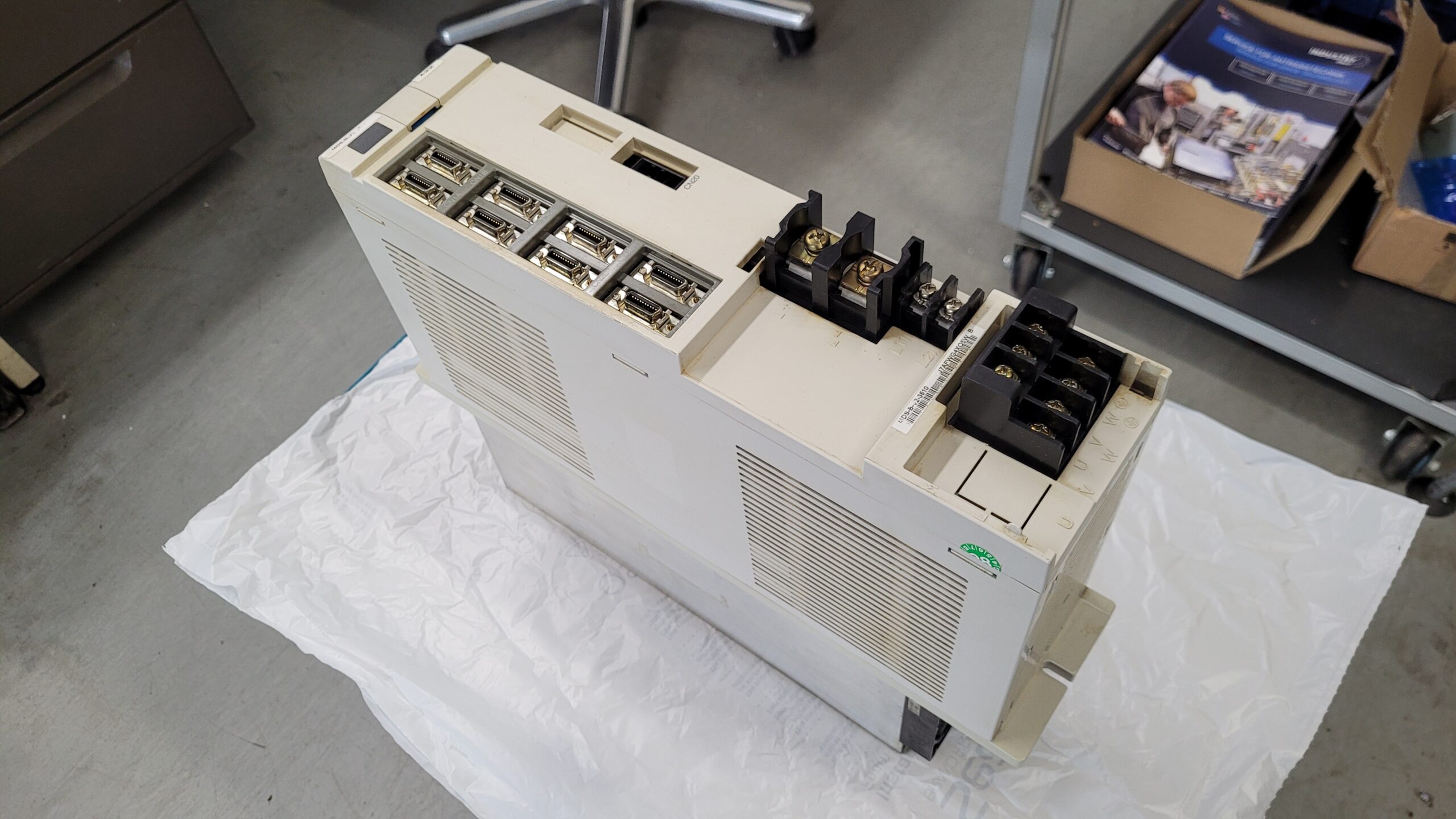 Mitsubishi MDS-B-V2-3510 Servo Drive Unit vor der Reparatur