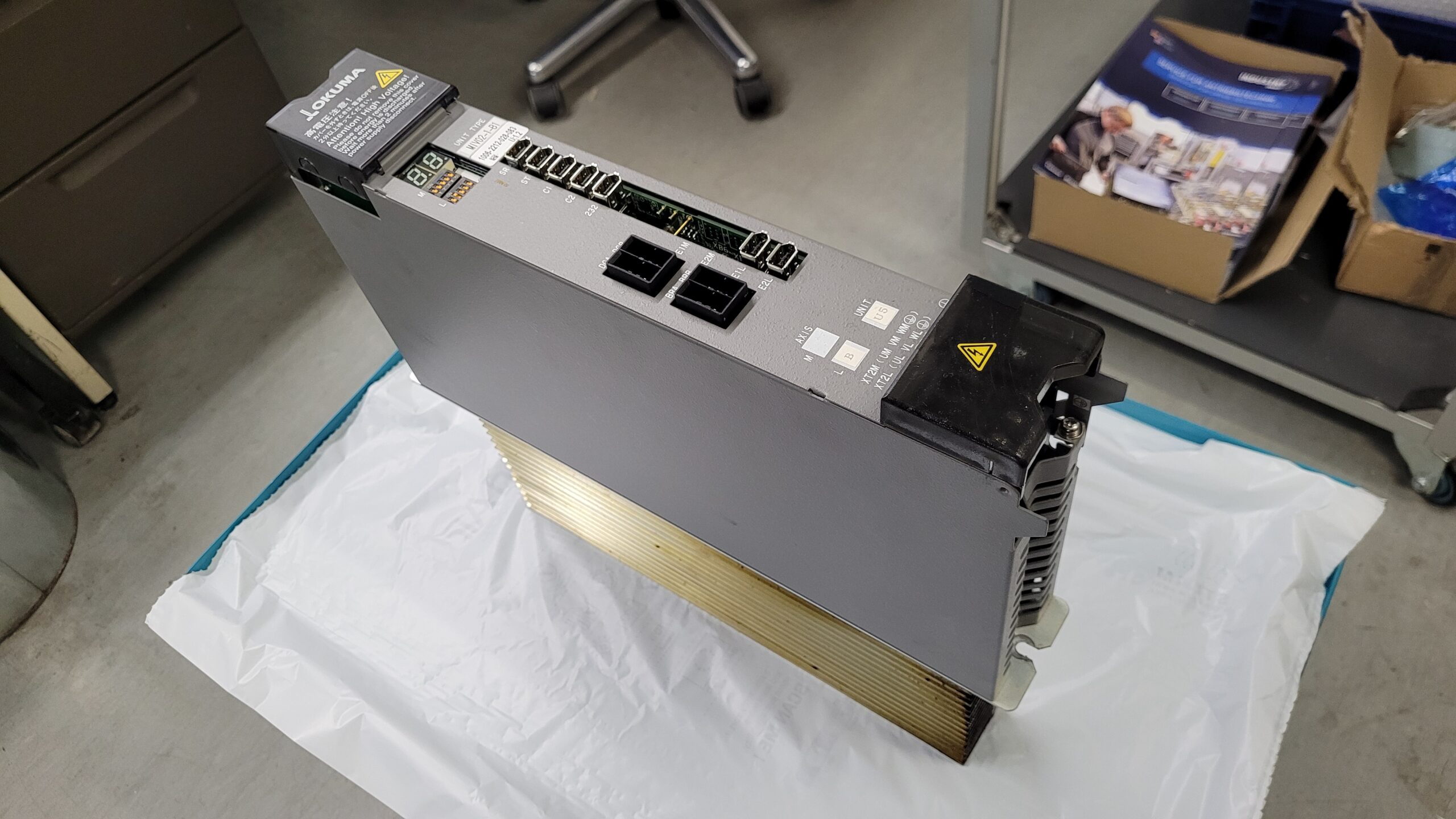 Okuma MIV02-1-B1 Servo Drive Unit Vor der Reparatur