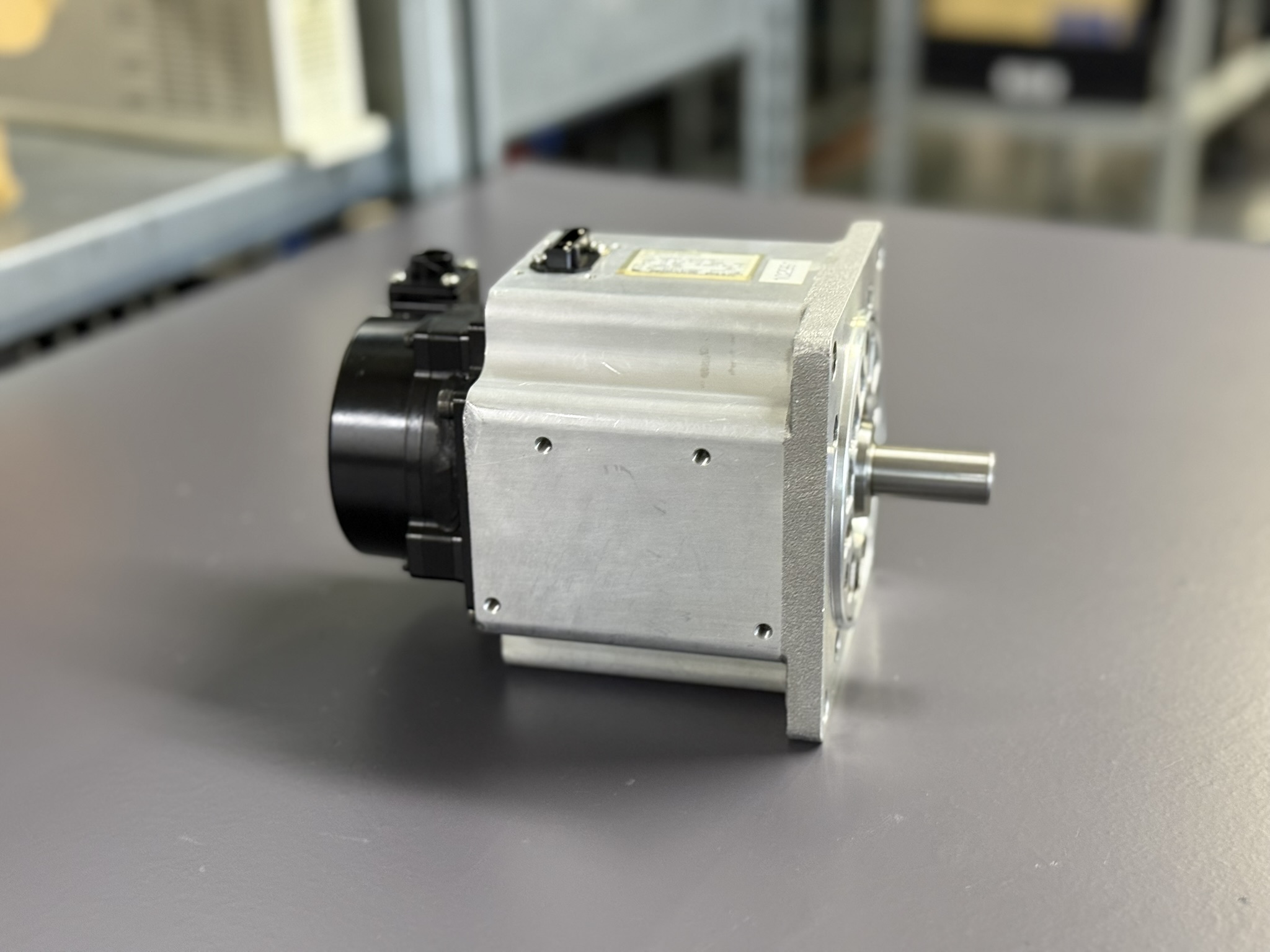 Yaskawa AC Servo Motor SGMSS-10A5A-SE11 Seite 1