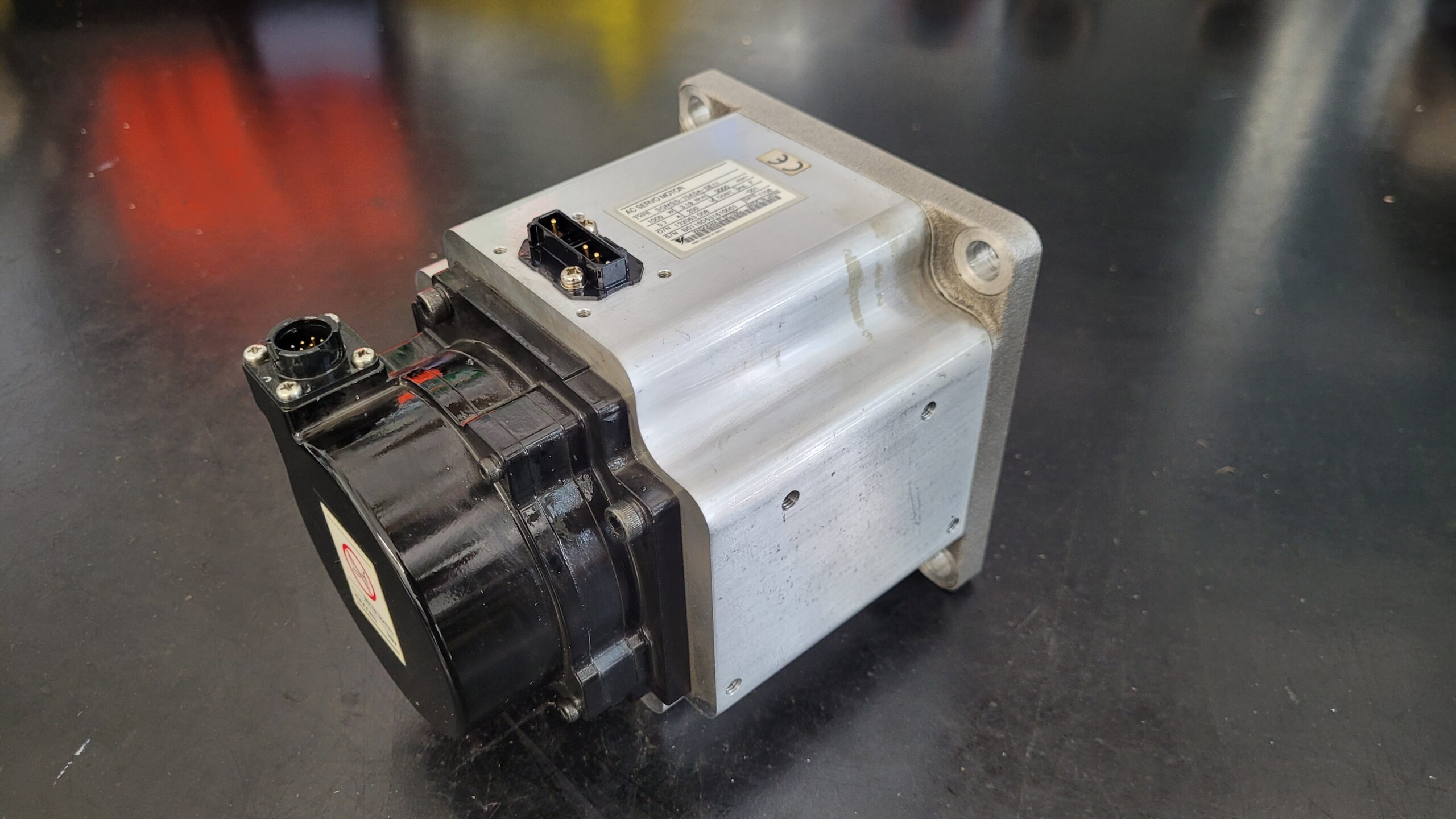Yaskawa AC Servo Motor SGMSS-10A5A-SE11 vor der Reparatur 1