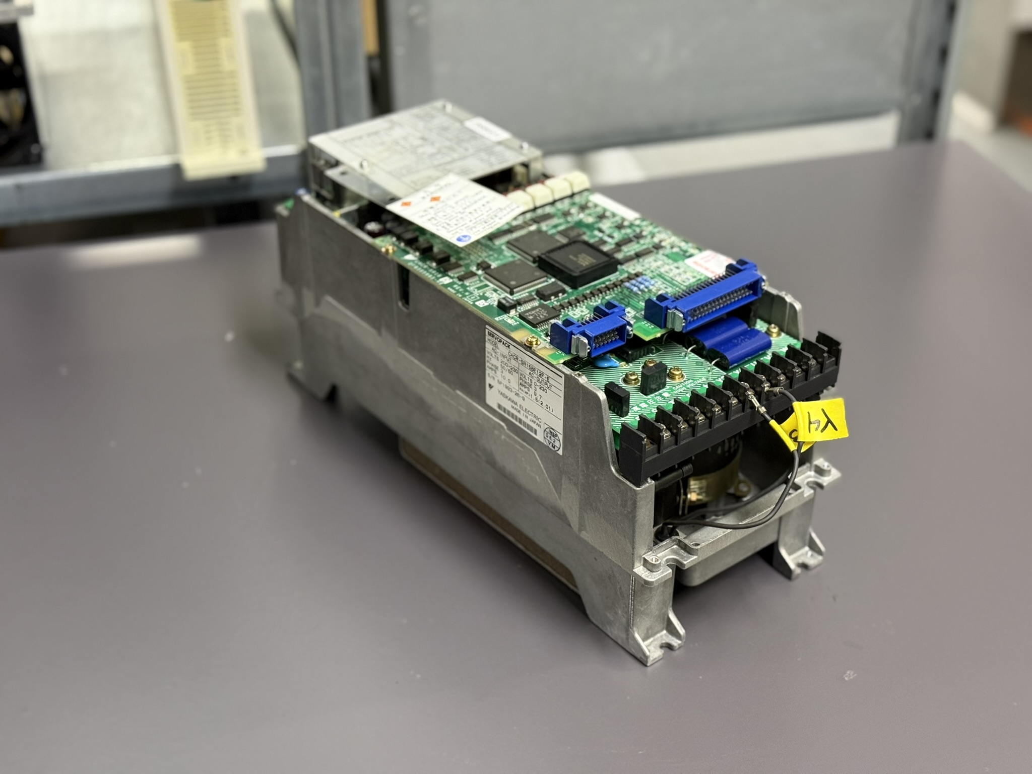 Yaskawa CACR-SR15BE12F-E Servopack Hauptbild
