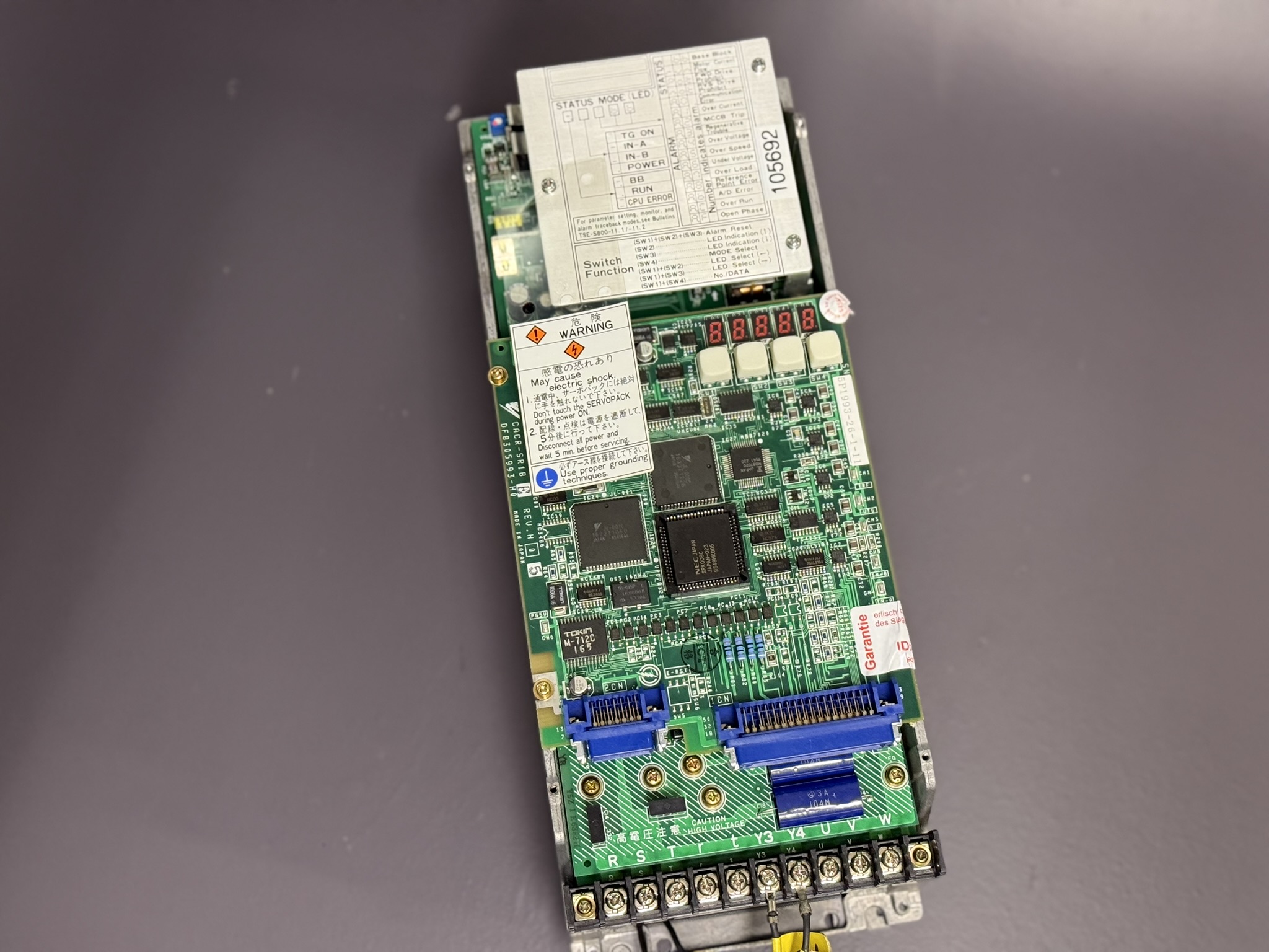 Yaskawa CACR-SR15BE12F-E Servopack von oben