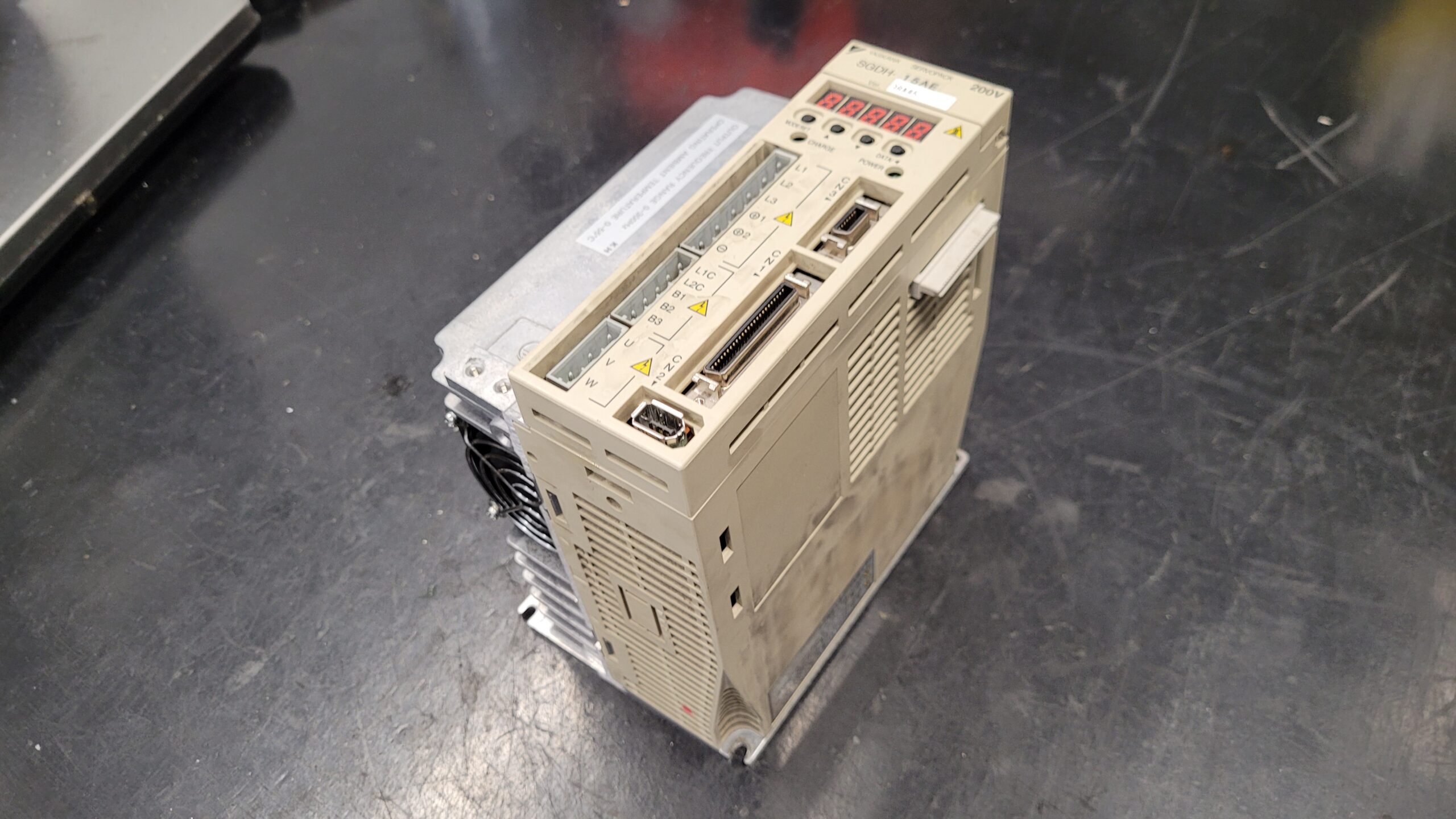 Yaskawa SGDH-15AE Servopack vor der Reparatur