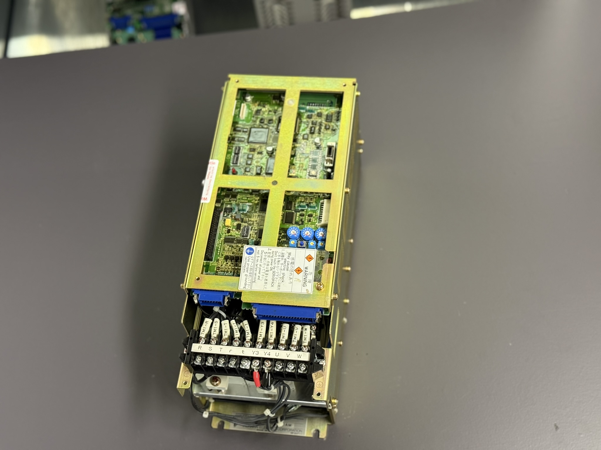 Yaskawa Servopack CACR-SR20BF1AM Re-engineered Ansicht von oben