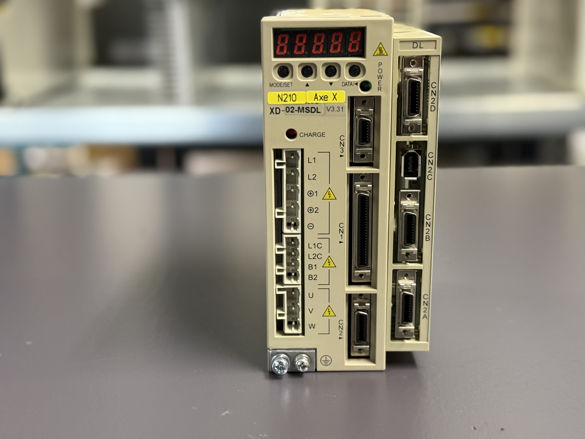 Yaskawa XtraDrive XD-02-MSDL Servopack Frontansicht