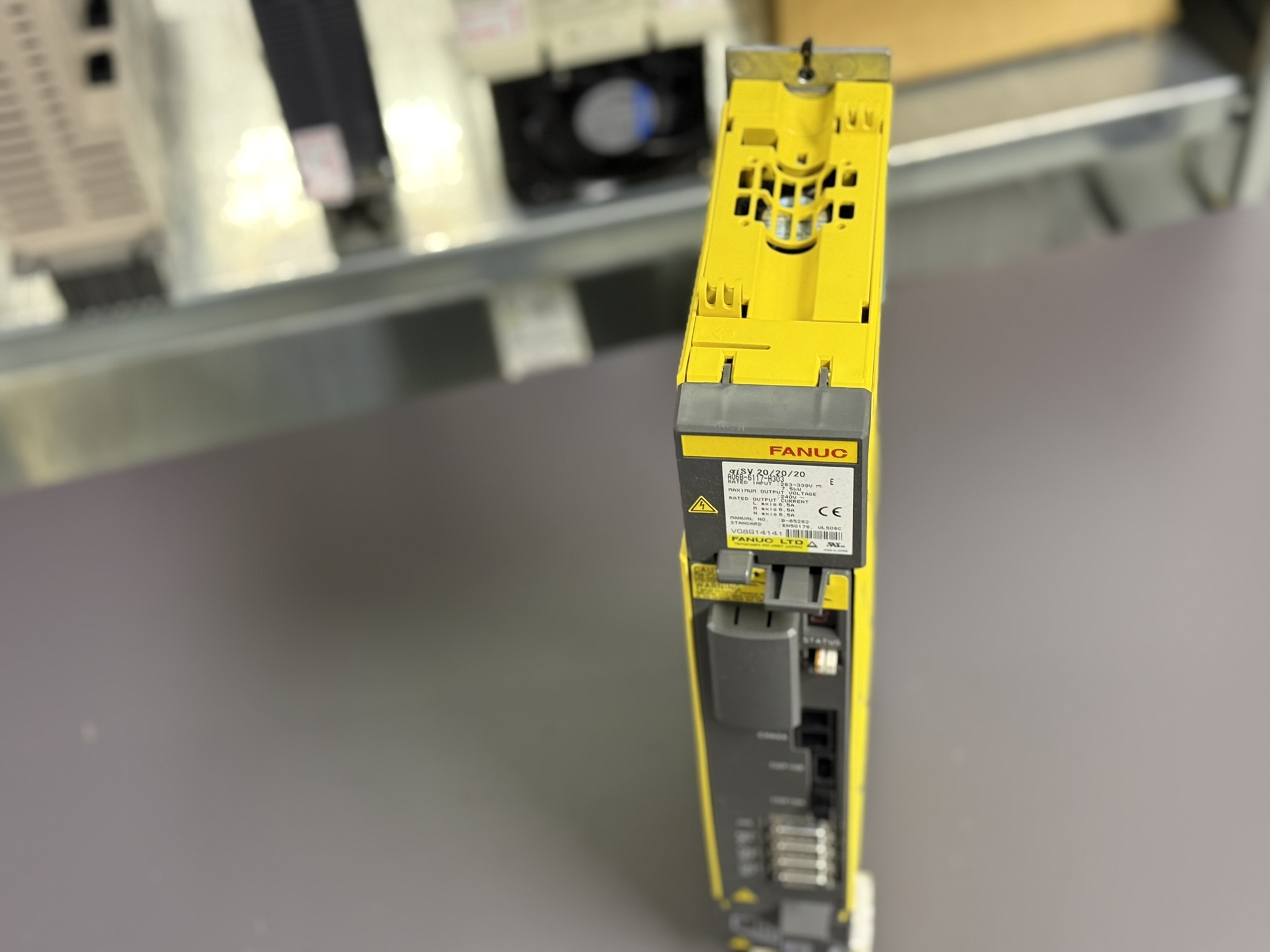 Fanuc A06B-6117-H303 Servo Drive Unit von oben