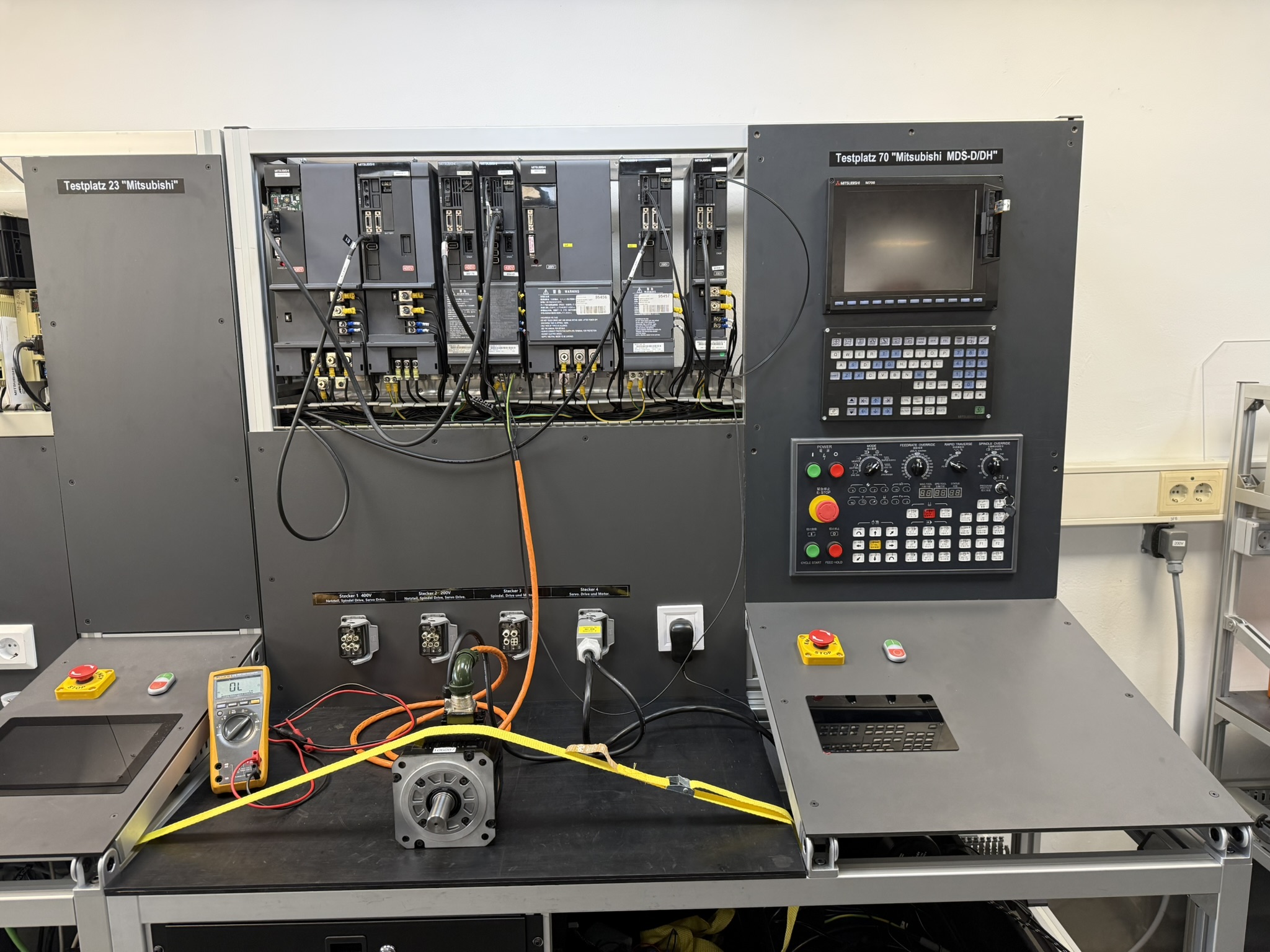 Mitsubishi AC Servo Motor HF-H104S Front 1