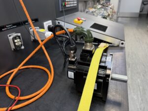 Mitsubishi AC Servo Motor HF-H104S Seite 2