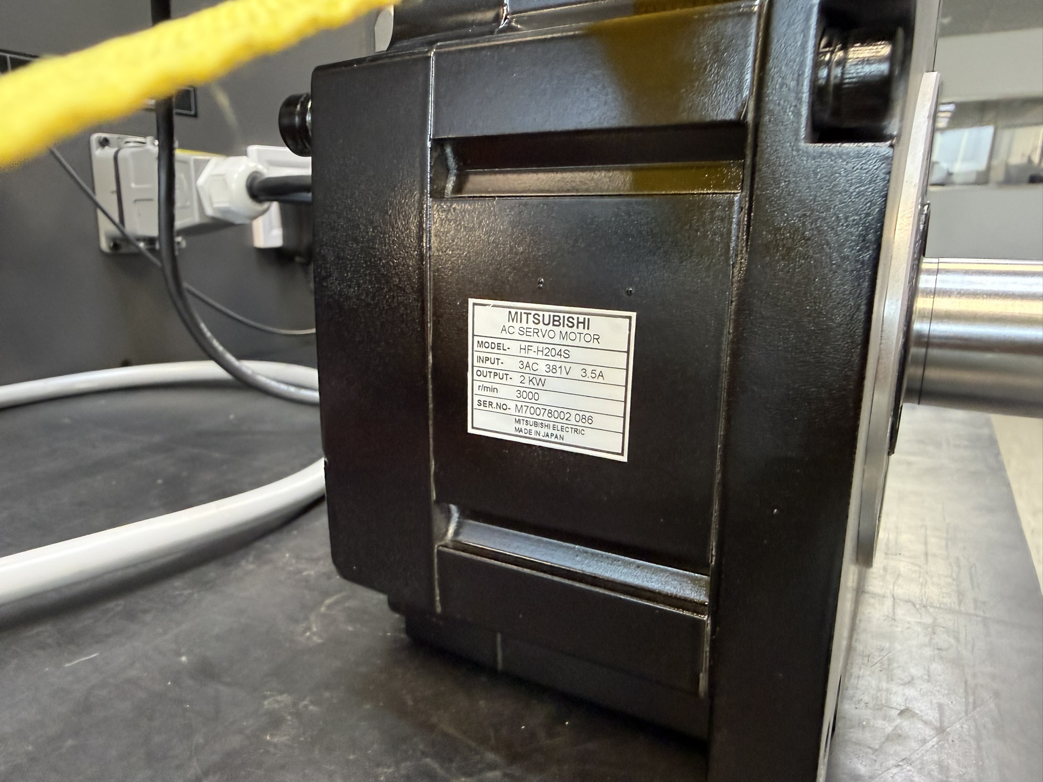 Mitsubishi AC Servo Motor HF-H204S Typenschild