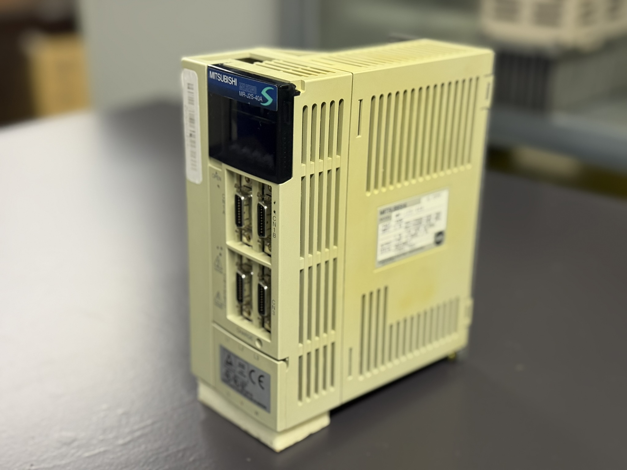 Mitsubishi MR-J2S-40A Servo Drive Unit Seite 1