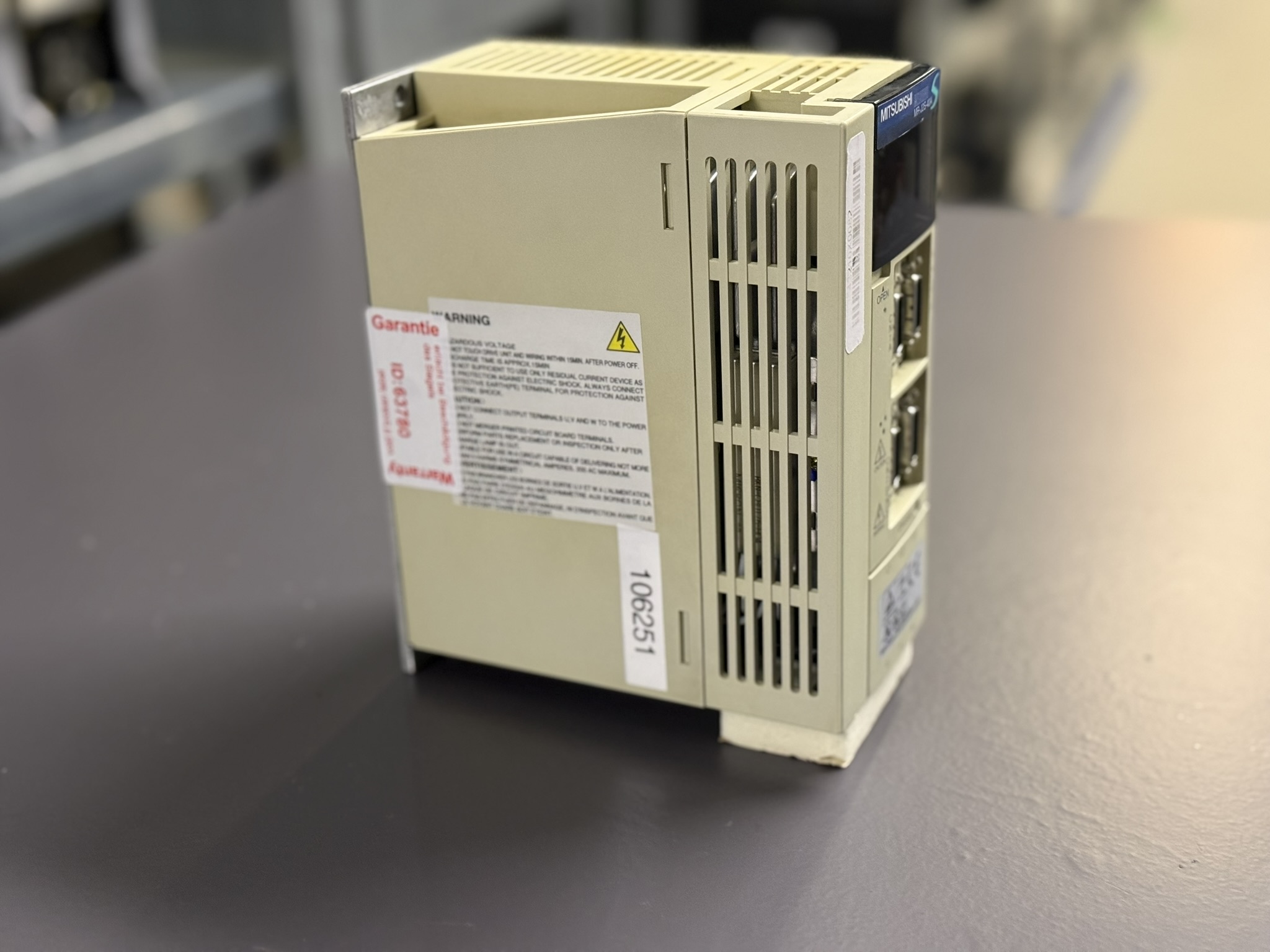 Mitsubishi MR-J2S-40A Servo Drive Unit Seite 2